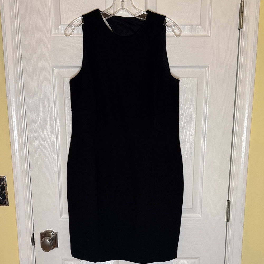 Jones New York Elegant Black Midi Dress with Abstract Open Back